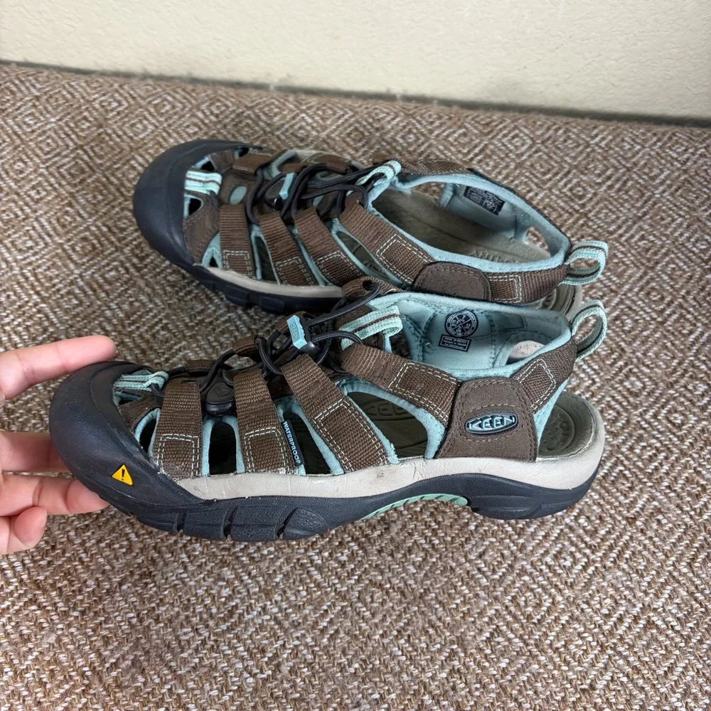 KEEN Women's Newport H2 closed toe hiking sandals in brown Sz 7 Water Gorpcore